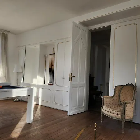 Maison De *