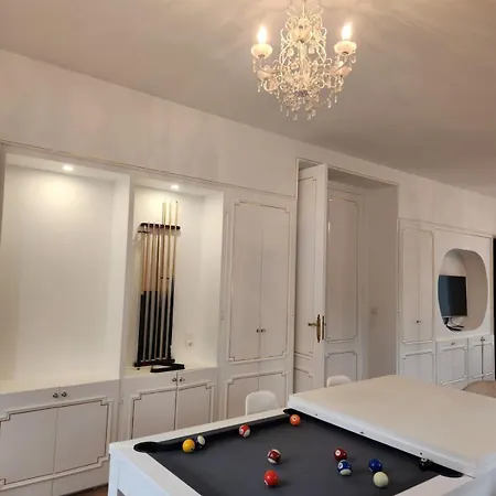 Maison De *